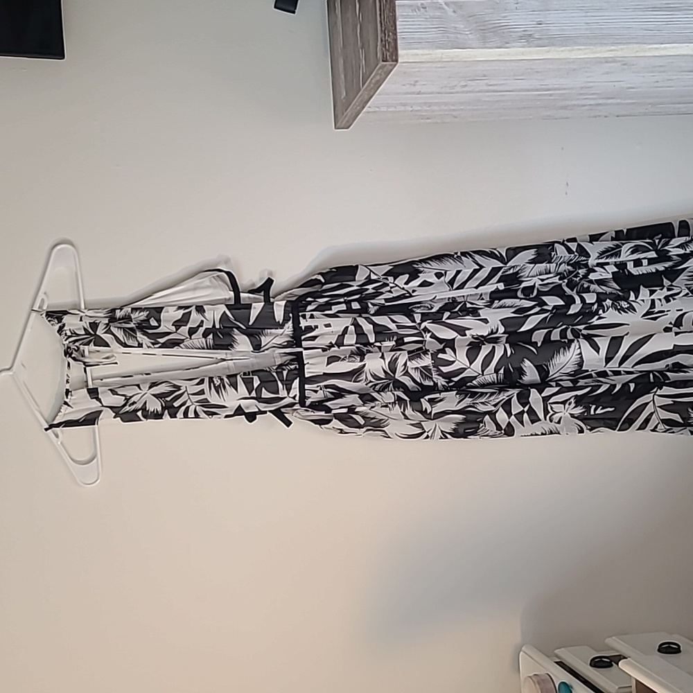 Express black and white floral dress
